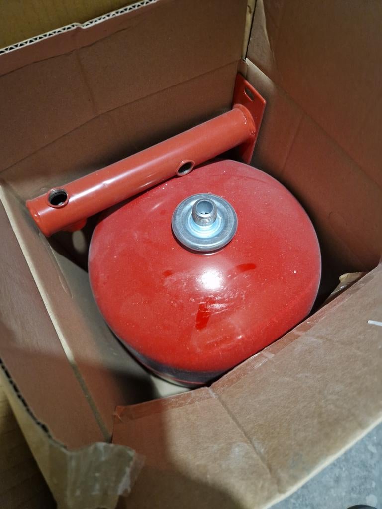 Nieuw Flamco Basflex expansievat 18L met beugel, Doe-het-zelf en Verbouw, Ophalen of Verzenden, Nieuw, Overige typen