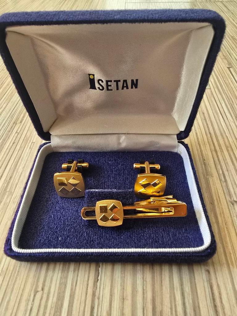 Vintage Isetan manchetknopen en dasspeld set, Ophalen of Verzenden, Zo goed als nieuw, Overige materialen