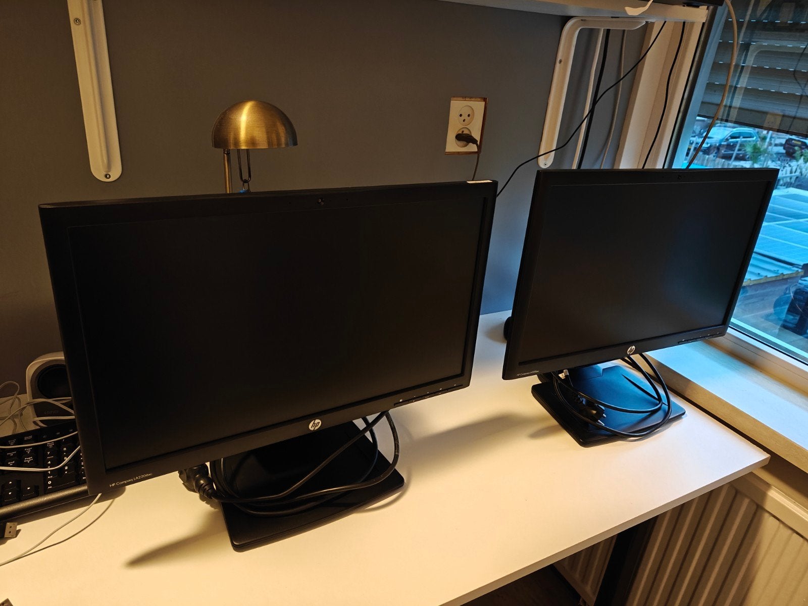 2x HP Compac LA2206xc monitoren
52x31,5 cm.
Ca 43 cm hoog.
5, Ophalen, Overige typen, Onbekend, Overige resoluties