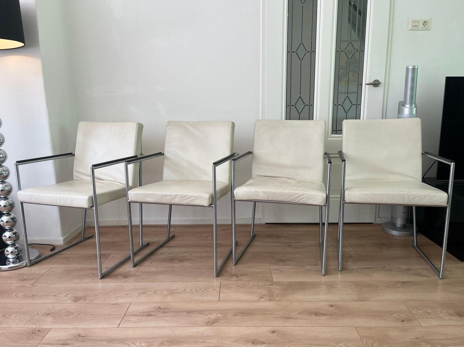 Harvink 4 eetkamerstoelen model Comma Ecru Leer, Prijs per 4, Gebruikt, Overige kleuren, Design, Ophalen of Verzenden