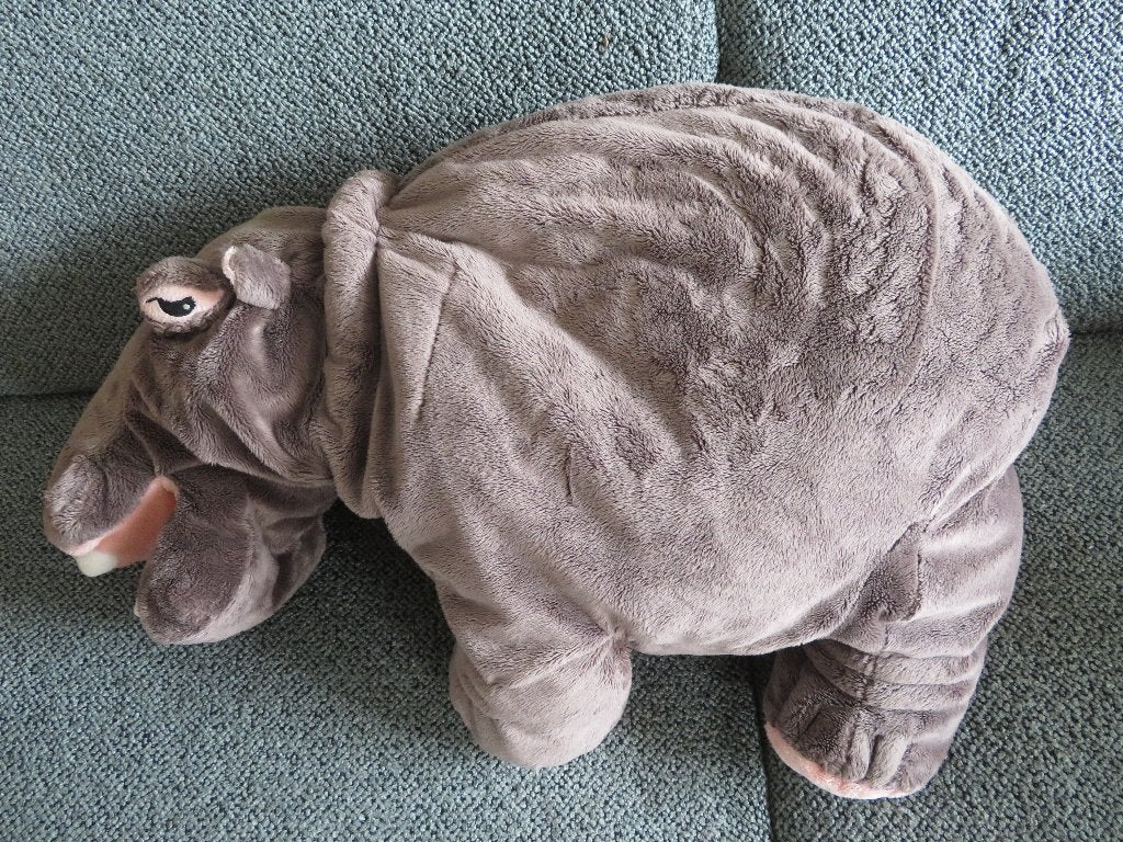 Nijlpaard van IKEA grijs velours meet ca 66 cm breed, Gebruikt, IKEA, Overige typen, Grijs