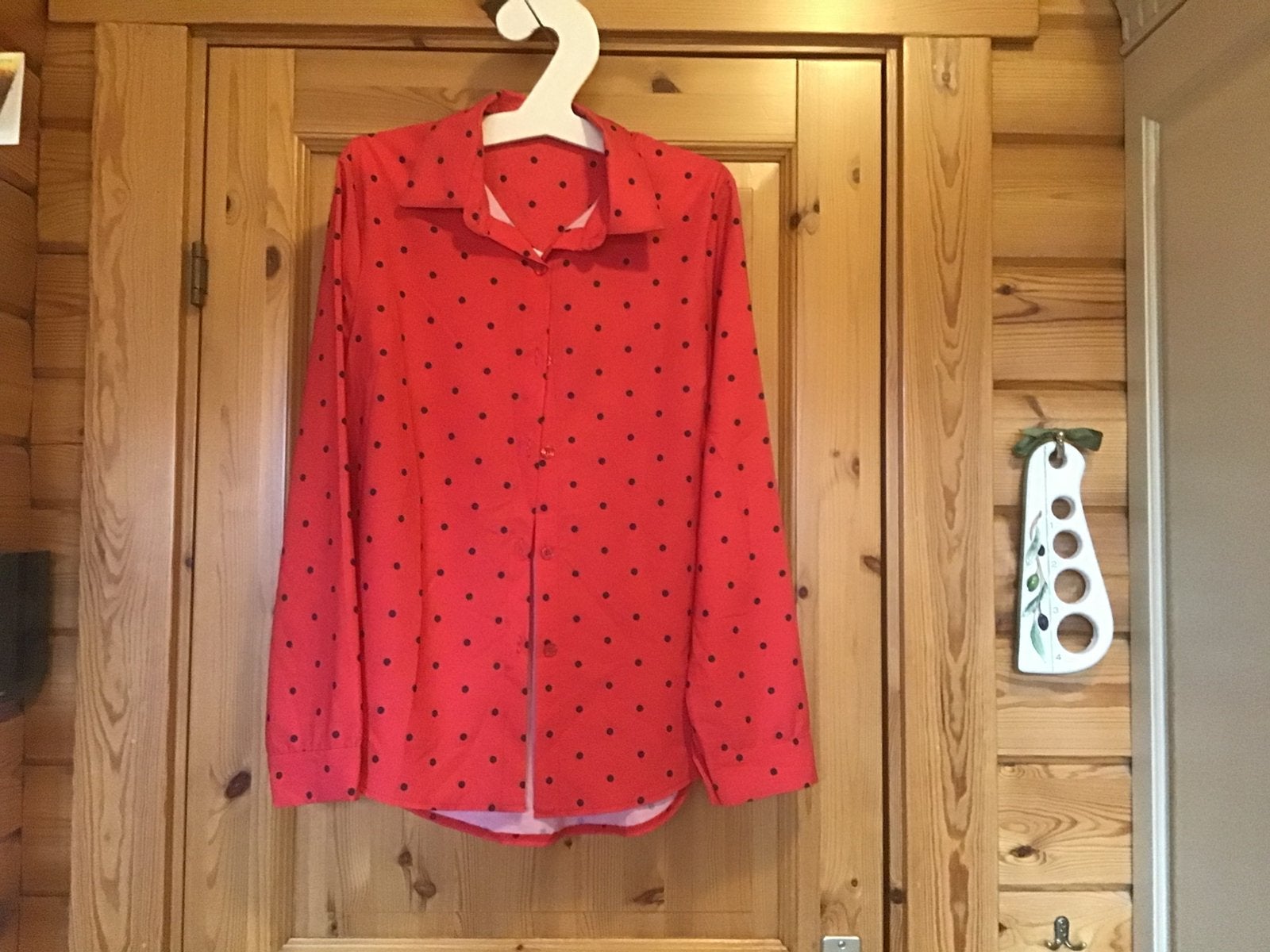 Blouse rood zwarte stippen en knopen Mention 38, Kleding | Dames, Blouses en Tunieken, Ophalen of Verzenden, Zo goed als nieuw