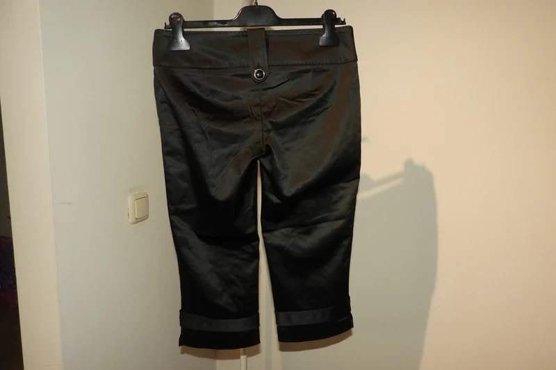 Dolce & Gabbana chique capri broek satijn achtige stof IT 42, Dolce & Gabbana, Verzenden, Zwart, Zo goed als nieuw
