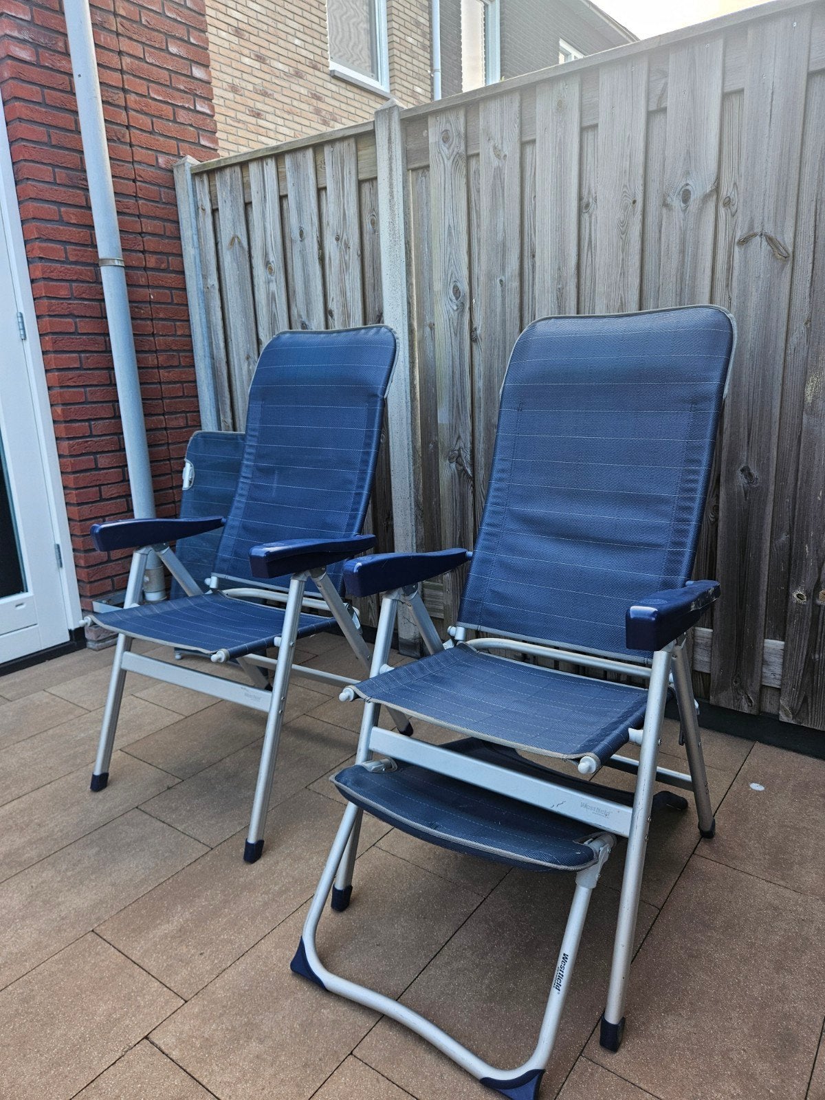 Westfield campingstoelen met voetenbankje (2 stuks), Ophalen, Gebruikt