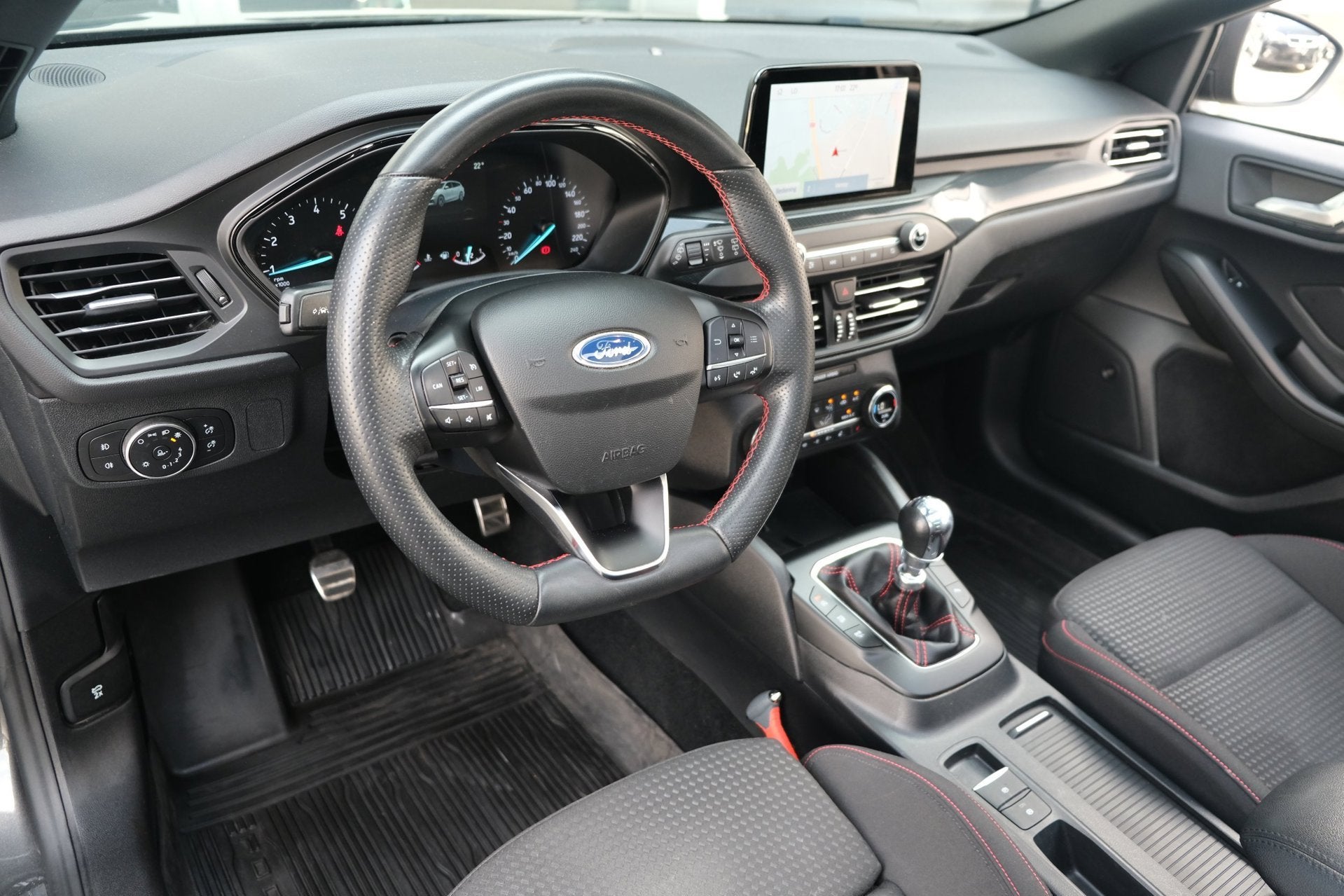 Ford Focus Wagon 1.0 EcoBoost ST-Line Pano Navi Trek B&O Cam, Auto's, Gebruikt, Origineel Nederlands, Grijs, Hybride Elektrisch/Benzine