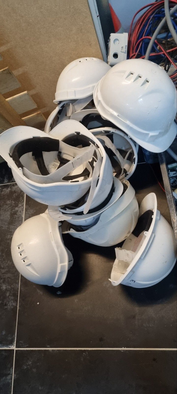 11x Witte Bouwhelmen