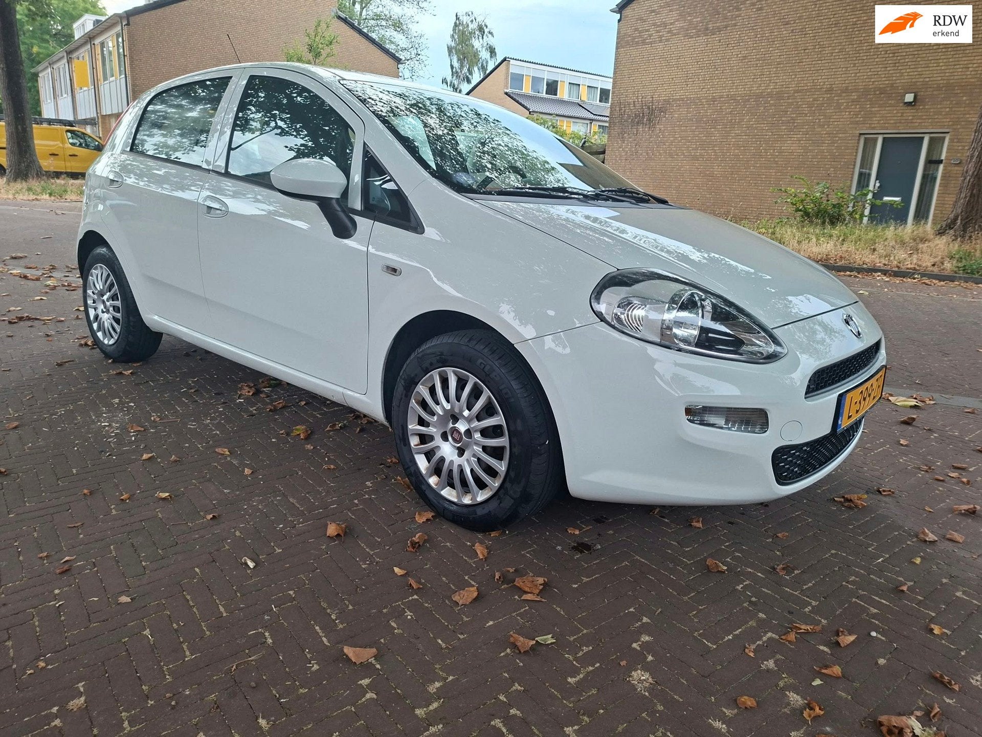 Fiat Punto Evo Eerste eigenaar/ bouwjaar 2017 / 5 deurs / le, Voorwielaandrijving, 1005 kg, 4 cilinders, 400 kg