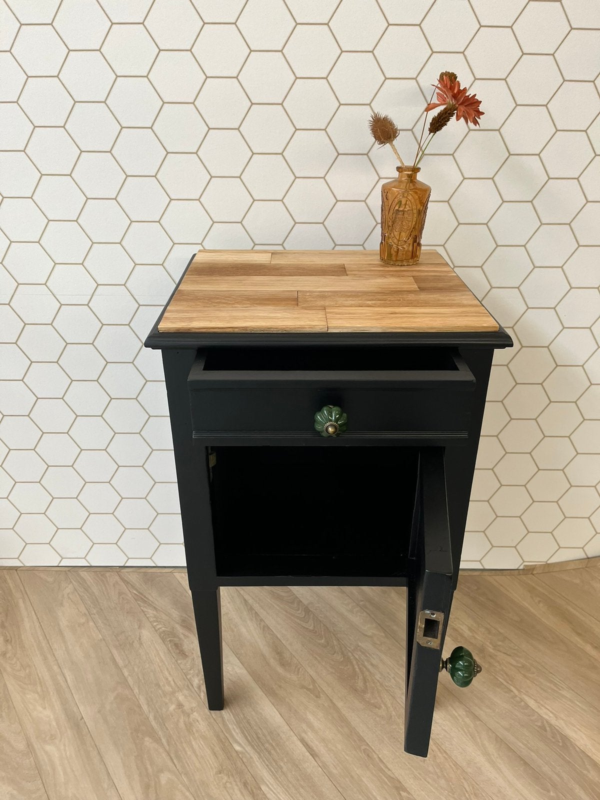 Kastje, zwart met licht houten blad. Boho stijl/ Hotelchicq, Ophalen, Zo goed als nieuw, Minder dan 45 cm