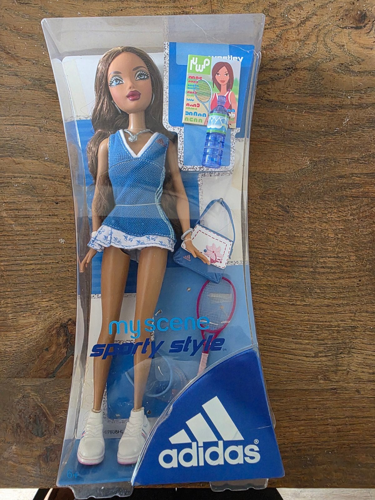 My Scene Sporty Style Chelsea Adidas Tennispop, Ophalen of Verzenden, Nieuw, Jongen of Meisje