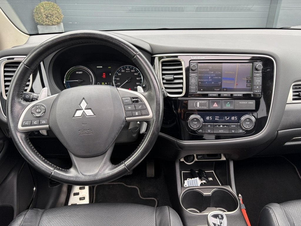 Mitsubishi Outlander 2.0 PHEV Instyle+ 1e Eigenaar,Schuifdak, Auto's, 1998 cc, Euro 6, 4 cilinders, Zwart