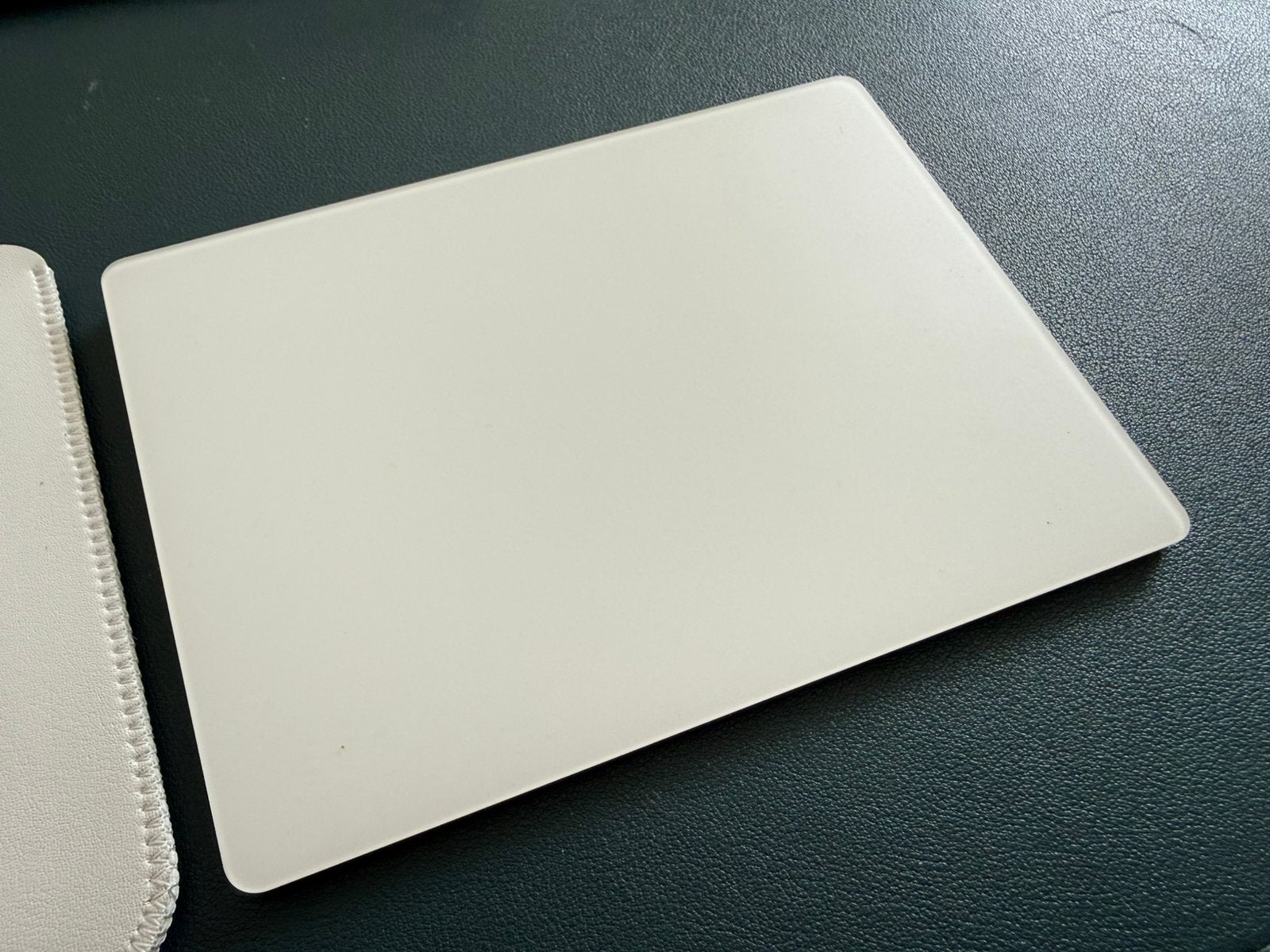 Apple Magic Trackpad - wit - zgan - met hoes, Ophalen of Verzenden, Zo goed als nieuw