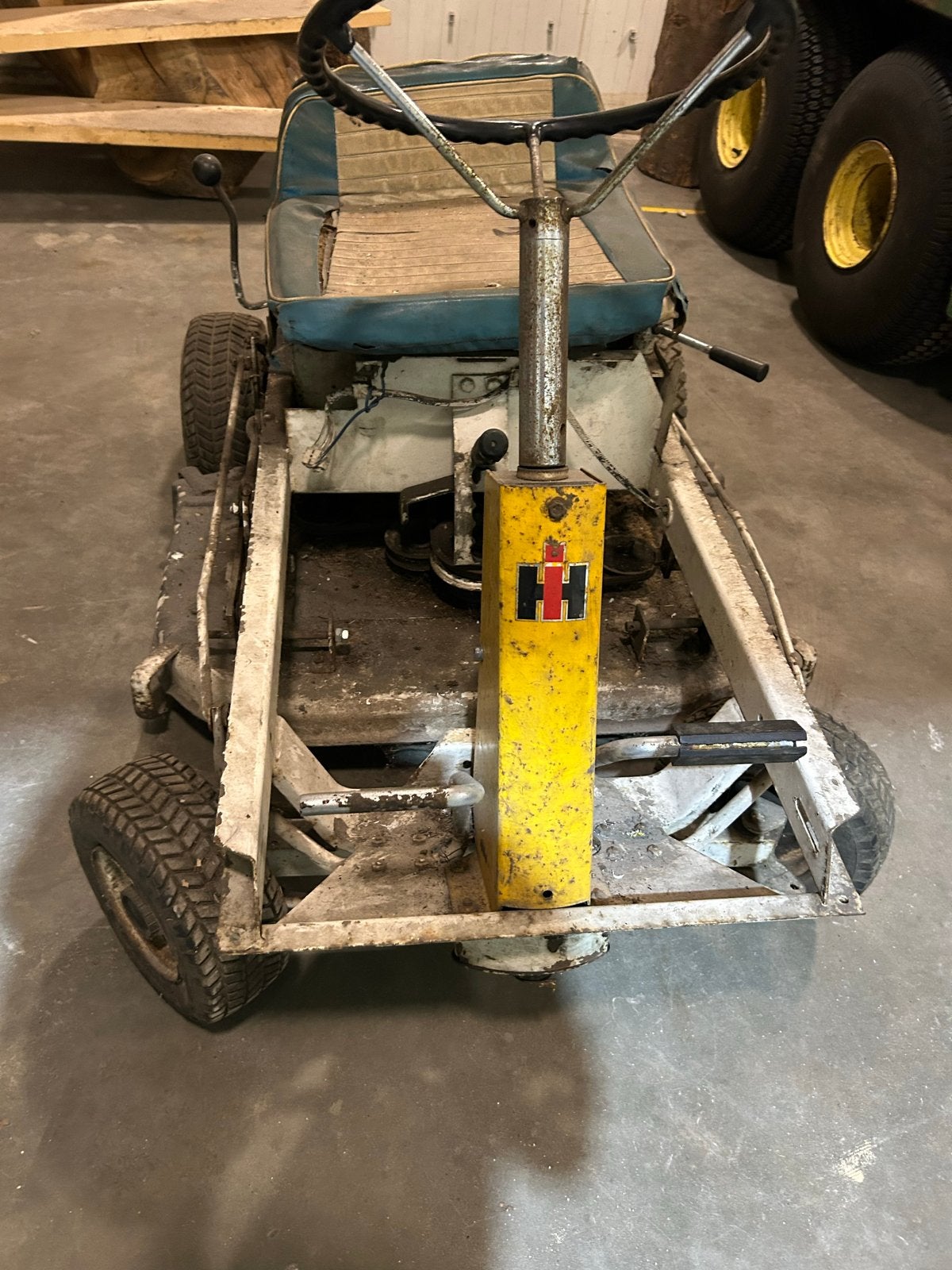 Vintage Oude International Harvester zitmaaier - Opknapper, Tuin en Terras, Ophalen, Cirkelmaaier, Gebruikt, Benzine-grasmaaier