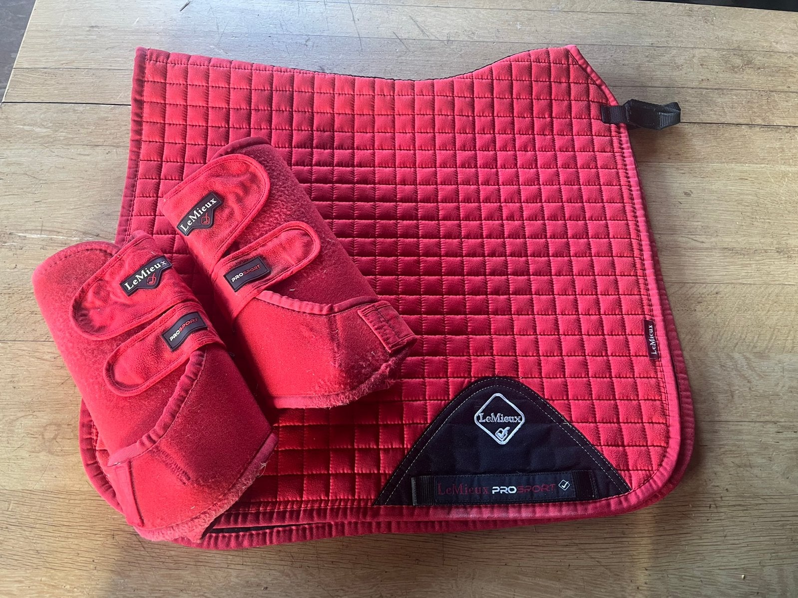 Lemieux set chili red maat Full, Dieren en Toebehoren, Full (L), Dressuurdekje, Rood, Ophalen of Verzenden