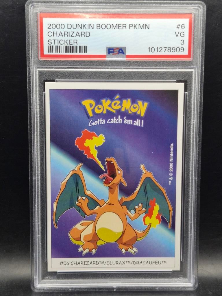 Charizard 2000 dunkin boomer pkmn sticker #6 PSA 3, Hobby en Vrije tijd, Verzamelkaartspellen | Pokémon, Verzenden, Zo goed als nieuw