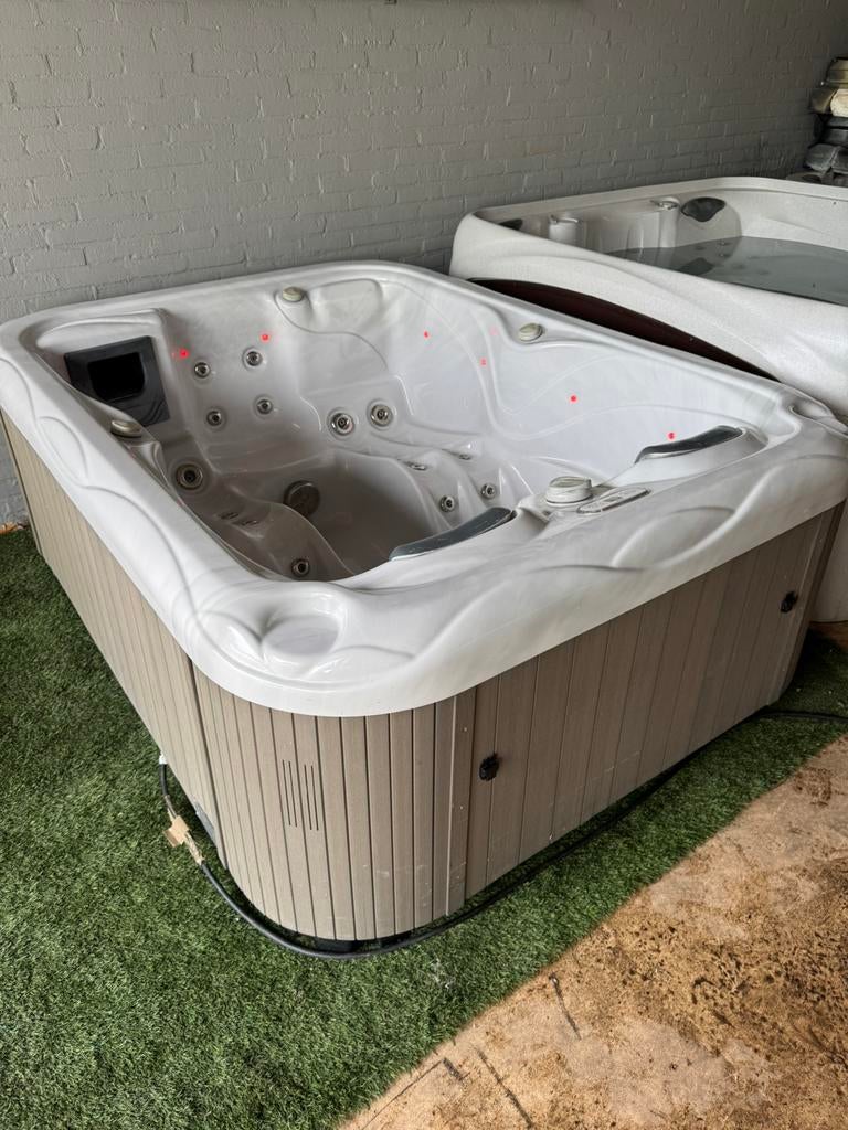 Mooie Wellis Mars spa 3persoons,leveren is mogelijk, Ophalen of Verzenden