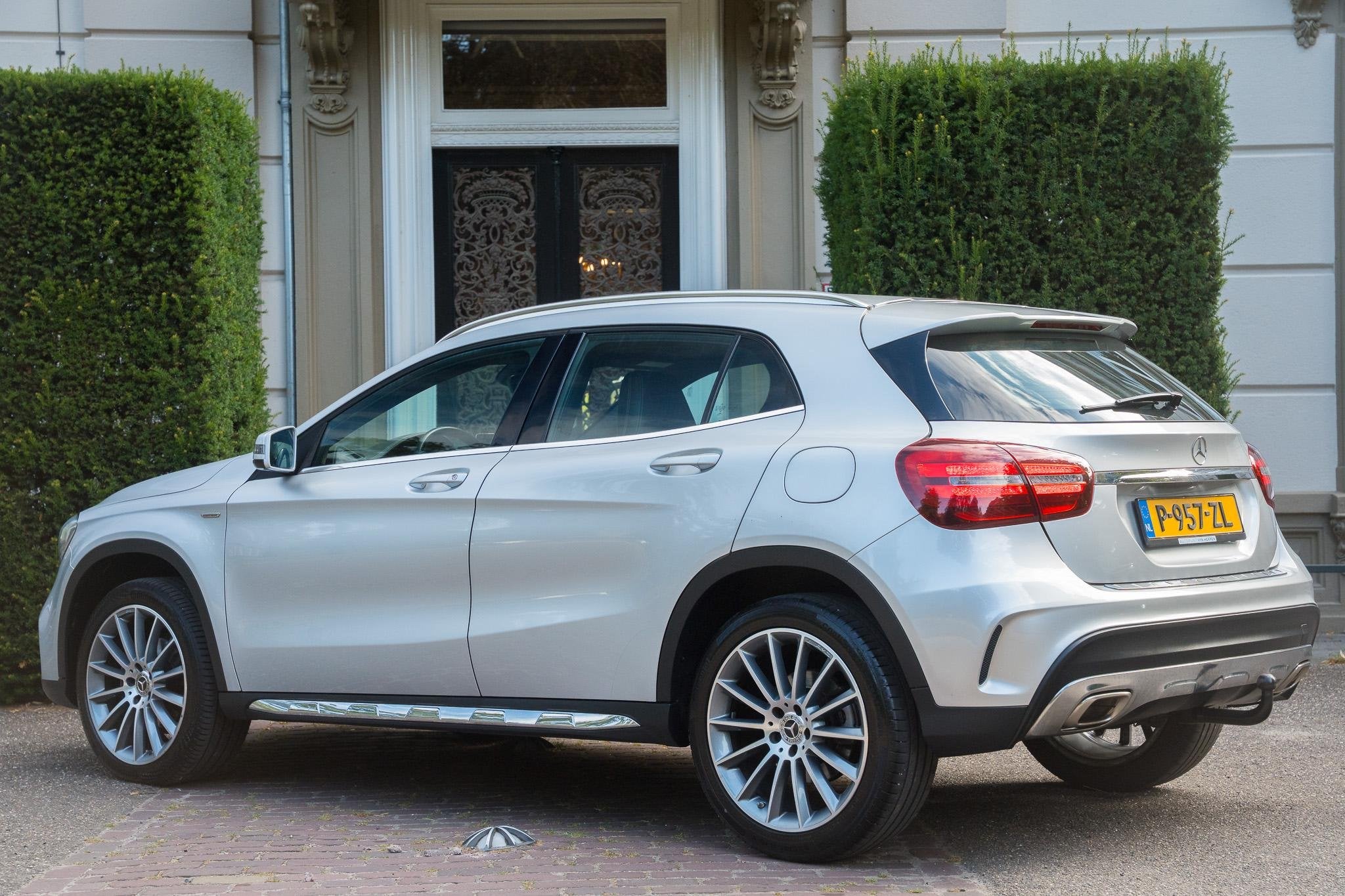 Mercedes-Benz GLA-klasse 200 AMG Edition TREKHAAK | LEDER |, Auto's, Stof, Gebruikt, 715 kg, 1595 cc