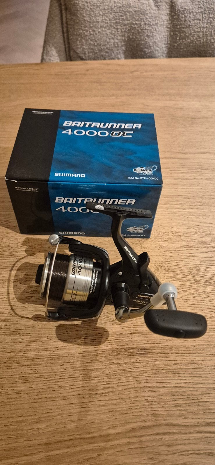 Shimano Baitrunner 4000 OC  Nieuw in doos, Ophalen of Verzenden, Nieuw, Molen