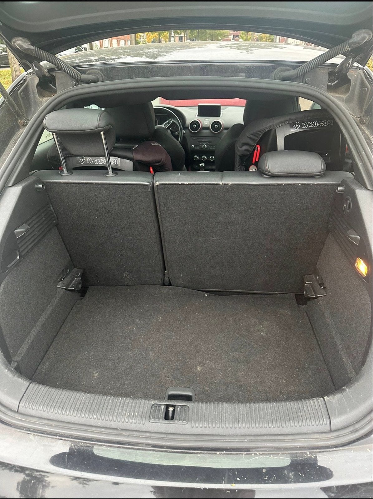 Audi A1 1.6 TDI 77KW 2011 Zwart, Voorwielaandrijving, A1, 4 cilinders, 4 stoelen