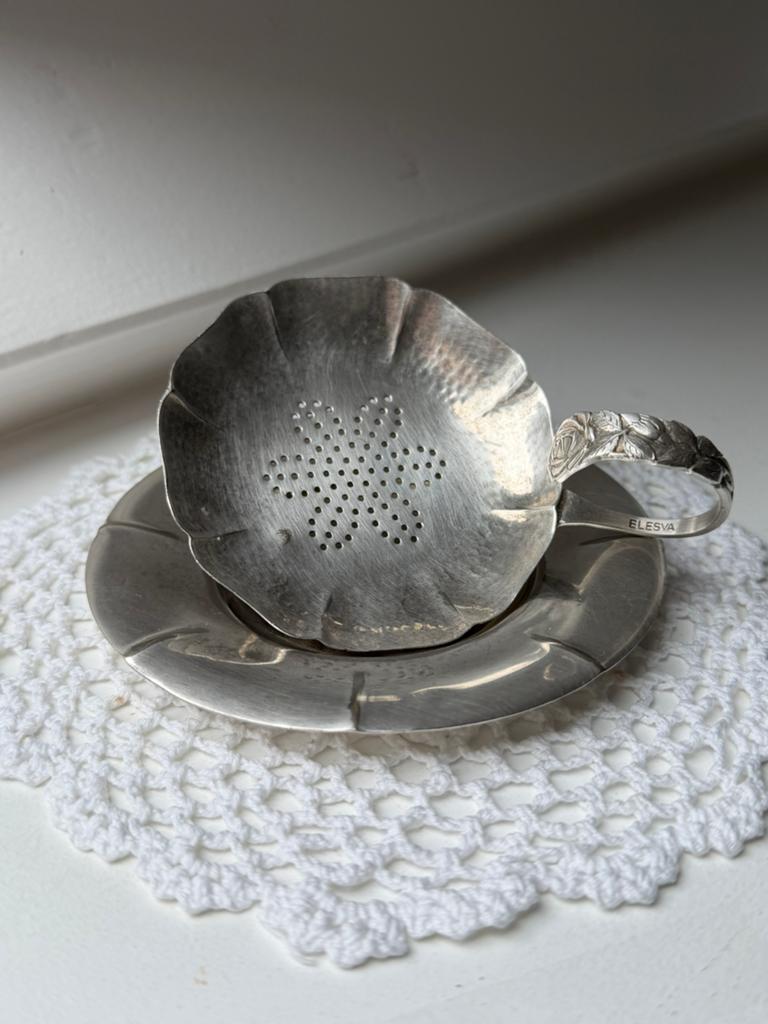 Antiek Elesva Holland verzilverd theezeefje ROOS gemerkt, Antiek en Kunst, Antiek | Goud en Zilver, Ophalen of Verzenden, Zilver