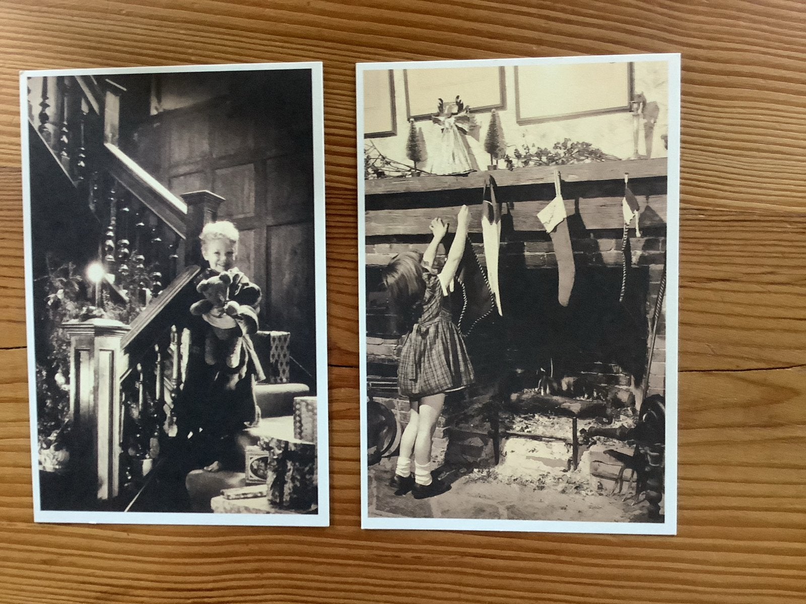2 Kerstkaarten - Vintage Zwart-Wit Kinderen Kerst, Verzamelen, Ophalen of Verzenden, 1940 tot 1960, Ongelopen