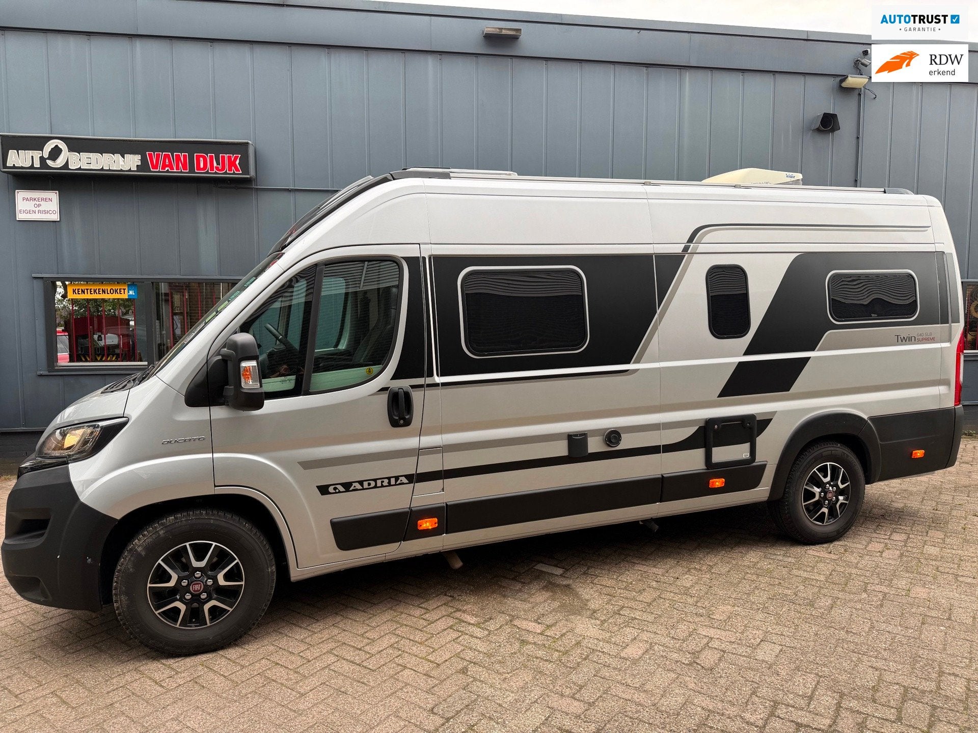 Adria TWIN 640 SLB C14 Automaat 9-trap, Automaat, Buscamper of Camperbus, Verwarmde buitenspiegels, Bedrijf
