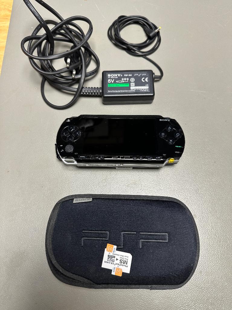 Sony PSP-1004 + 33 games, Spelcomputers en Games, Games | Sony PlayStation Portable, Gebruikt, Overige genres, 1 speler, Vanaf 3 jaar