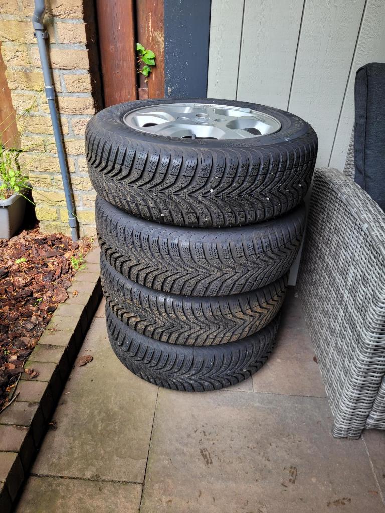 Banden op velg 185/65R15 4-gat voor Dacia (Renault), Auto-onderdelen, Banden en Velgen, Ophalen, Gebruikt, 15 inch, Band(en)