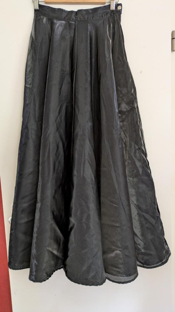Gothic rok, Ophalen of Verzenden, Zo goed als nieuw, Zwart, Onder de knie