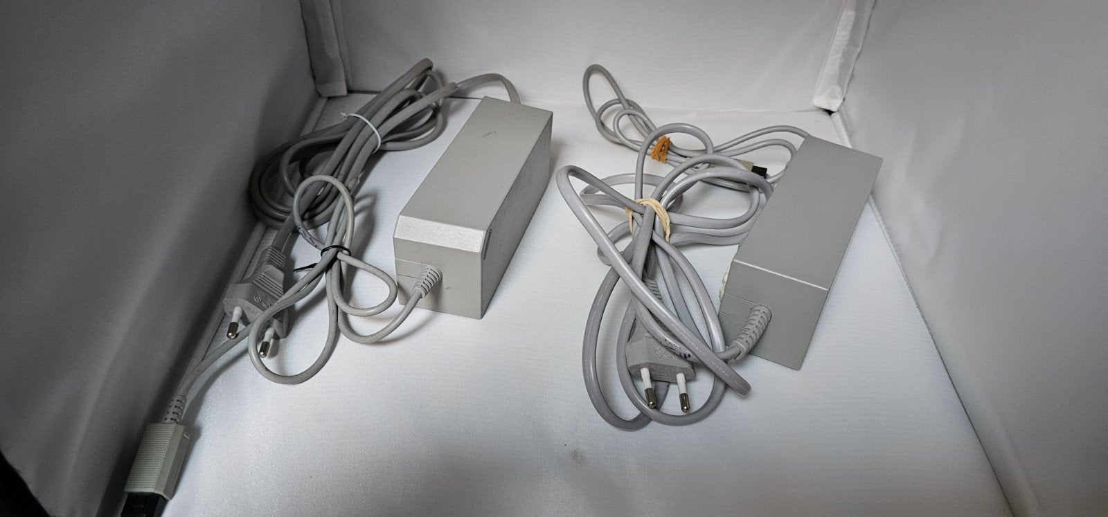 2x nintendo wii power adapters., Ophalen of Verzenden, Gebruikt, Zonder controller