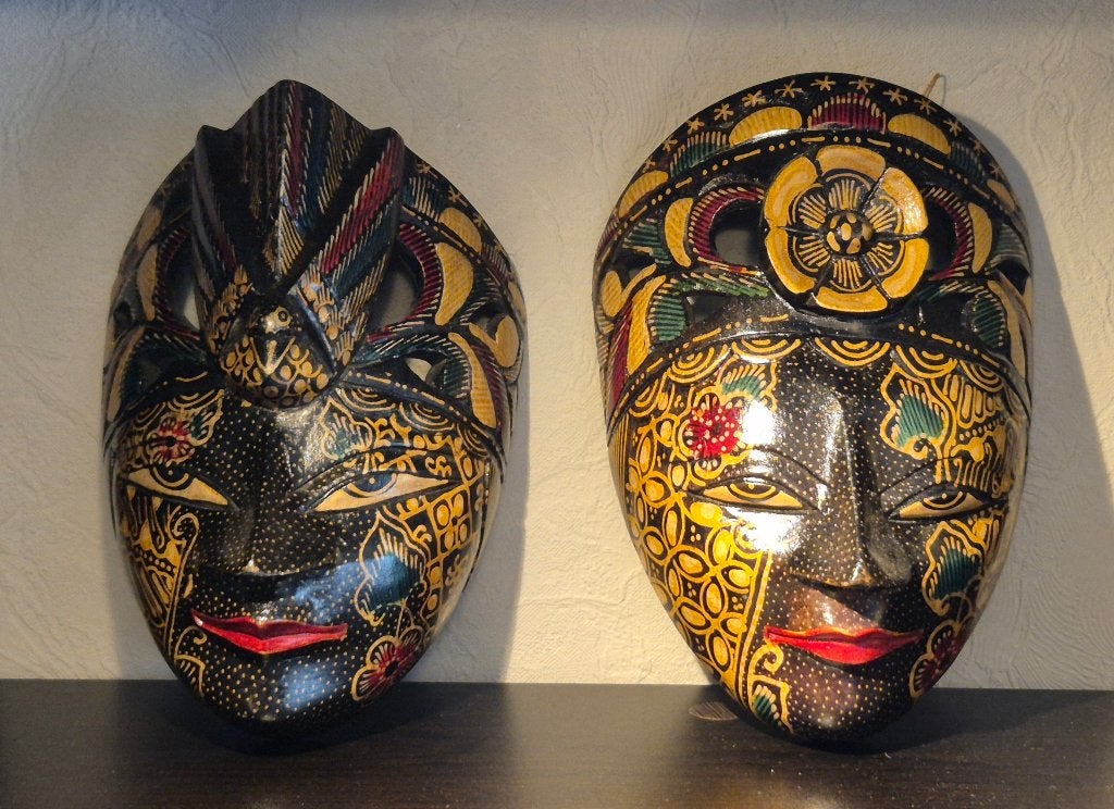 Handgesneden houten batikmaskers uit Indonesië, Overige onderwerpen, Houtsnijwerk, Beschilderd, Ophalen of Verzenden
