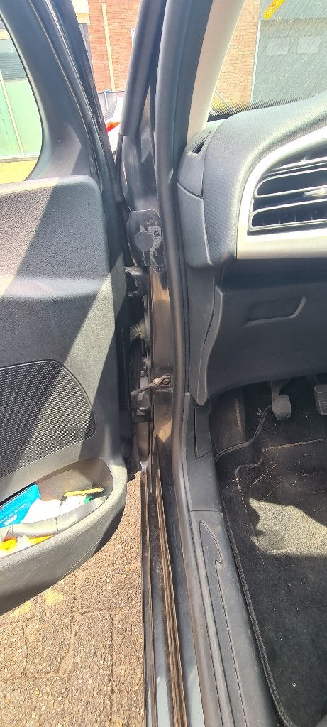 Foto 7 van Citroën C3 1.6 VTI 88KW 2011 Zwart