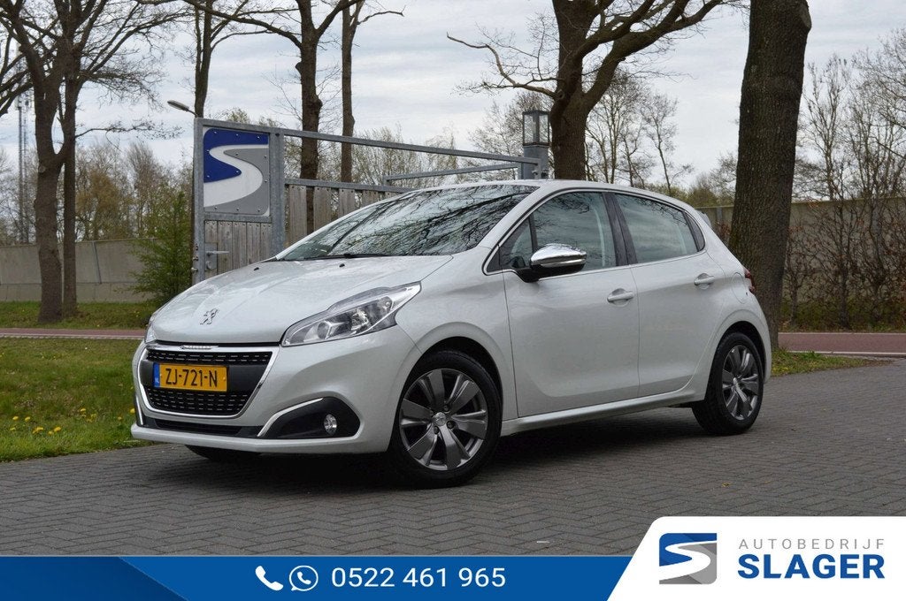 Peugeot 208 1.2 PureTech Blue Lease Allure 110pk | 6-bak | N, Voorwielaandrijving, Stof, Gebruikt, 1199 cc