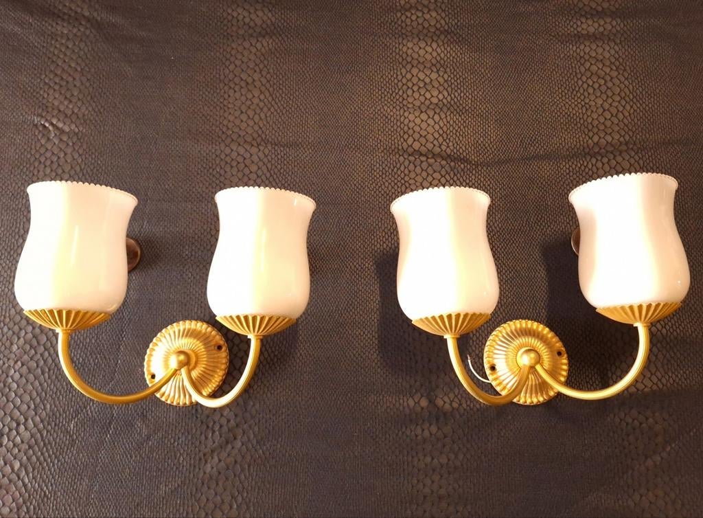 Brocante vintage Franse wandlampjes, melkglas met schulprand, Huis en Inrichting, Gebruikt, Vintage, Ophalen of Verzenden, Nvt