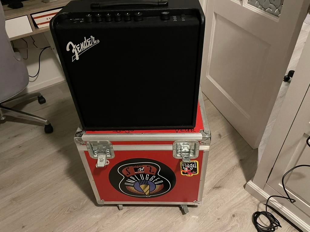 Fender Mustang LT50 versterker incl.footswitch en flightcase, Muziek en Instrumenten, Versterkers | Bas en Gitaar, Ophalen of Verzenden