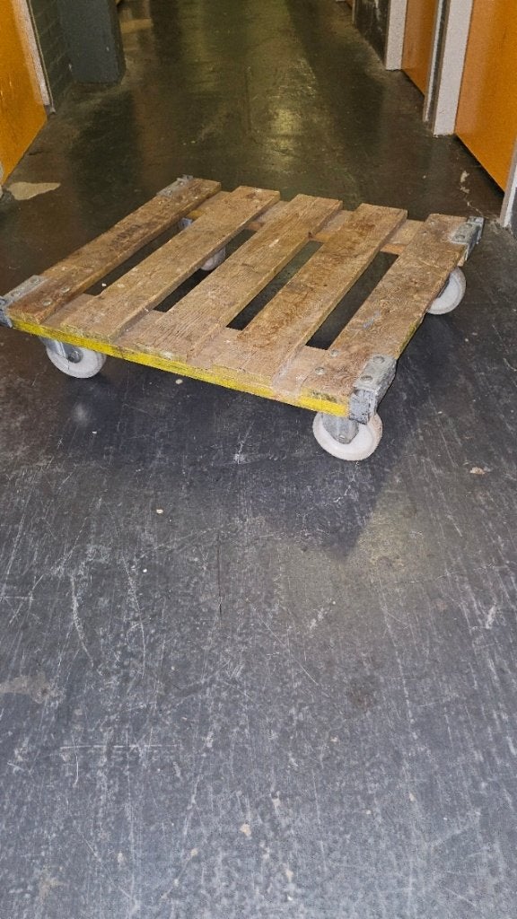 2 TRANSPORT KARRETJES MET NYLON ZWENKWIELEN 60x60x15 cm P/St, Ophalen, Gebruikt