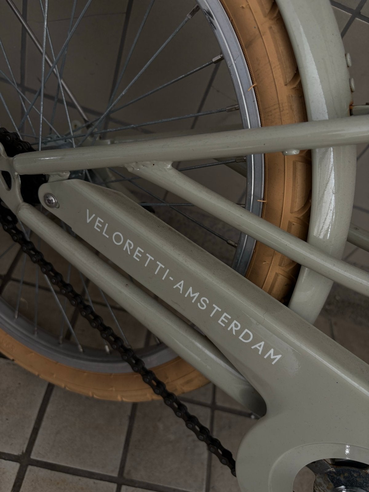 Veloretti Kinderfiets - pebble grey, Ophalen, Velgrem, 20 inch, Handrem