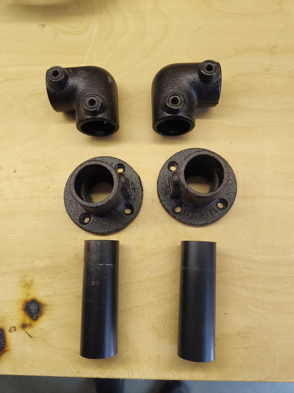 Zwarte Steigerbuis Koppelingen 34 mm - Voetplaten & Bochten, Ophalen of Verzenden
