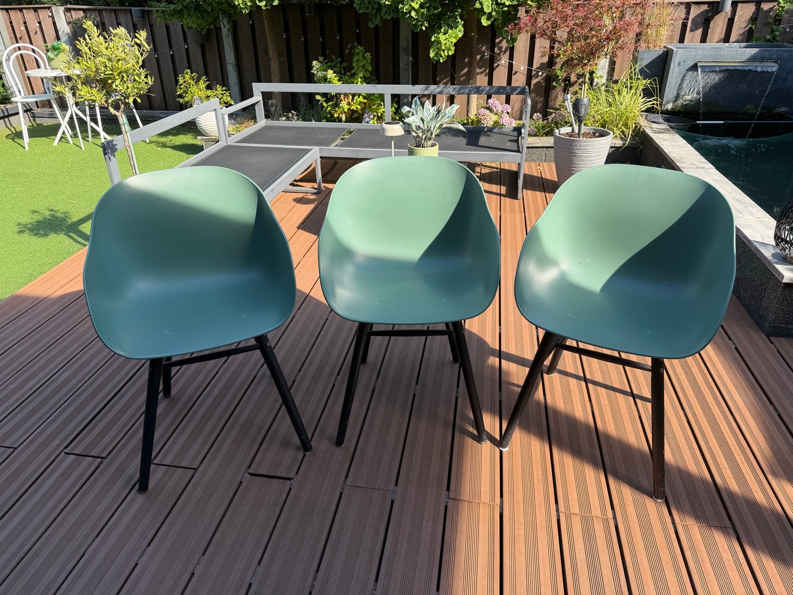 3 groene kuipstoelen met zwart houten onderstel, Huis en Inrichting, Stoelen, Gebruikt, Drie, Kunststof, Overige kleuren, Ophalen