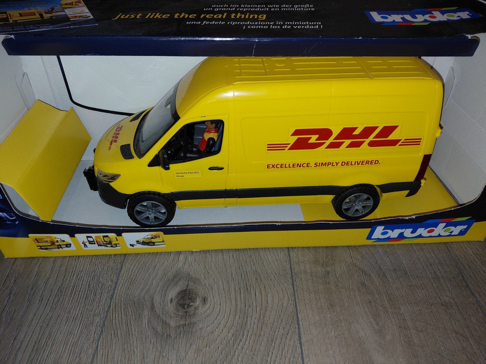 Bruder Mercedes Sprinter DHL bezorgbus schaal 1:16, Ophalen, Nieuw