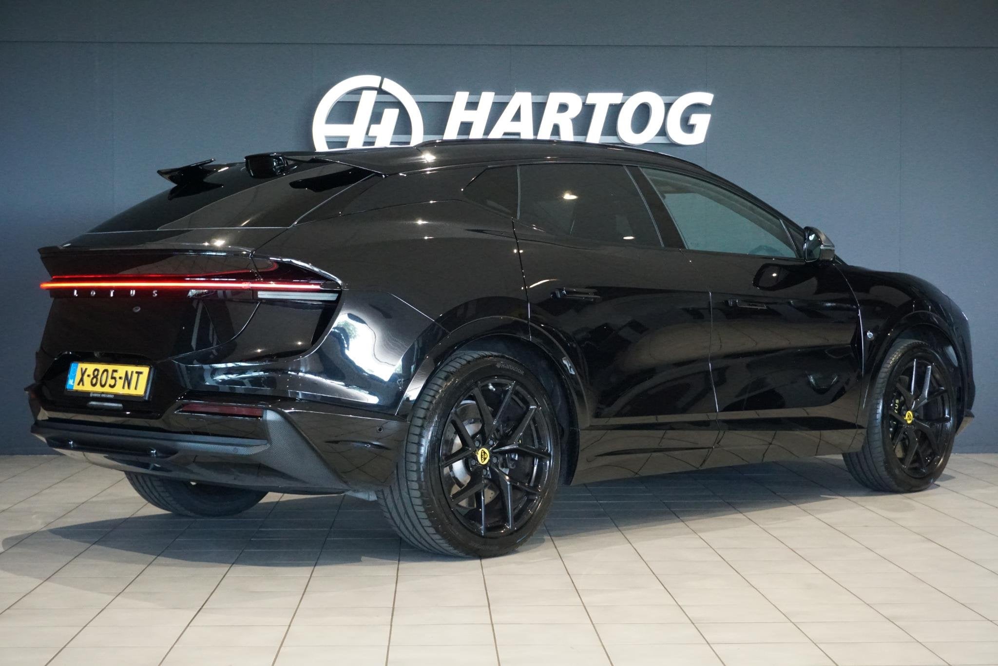 Lotus Eletre EDS 450 4WD 112 kWh 612PK + TREKHAAK / 22 INCH, Auto's, Automaat, Gebruikt, Zwart, Origineel Nederlands