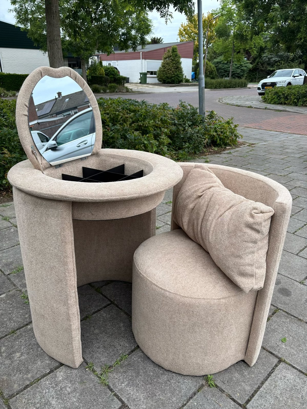 Beige make up tafel, Ophalen of Verzenden, Zo goed als nieuw, Aluminium, 2 zitplaatsen
