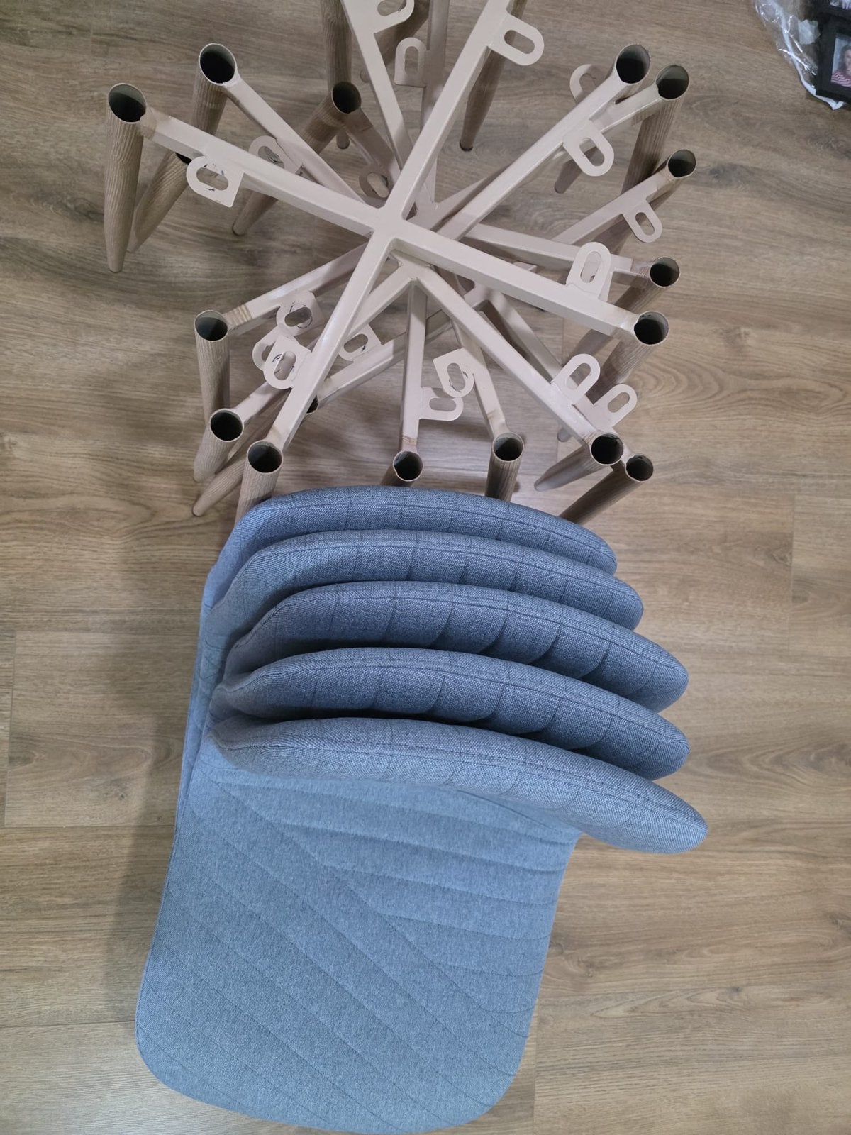 5 JYSK stoelen - grijs met houten poten, Ophalen, Gebruikt, Grijs, Vijf, Zes of meer stoelen