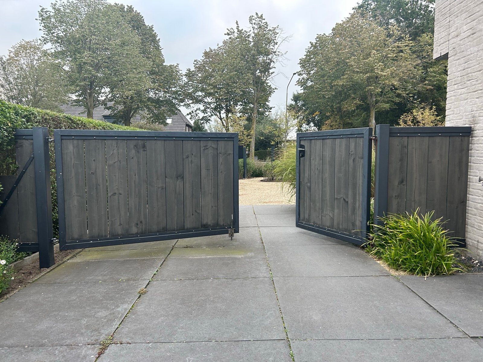 Robuuste houten draaipoort met stalen frame, Tuin en Terras, Ophalen, Gebruikt, Staal, 100 tot 150 cm