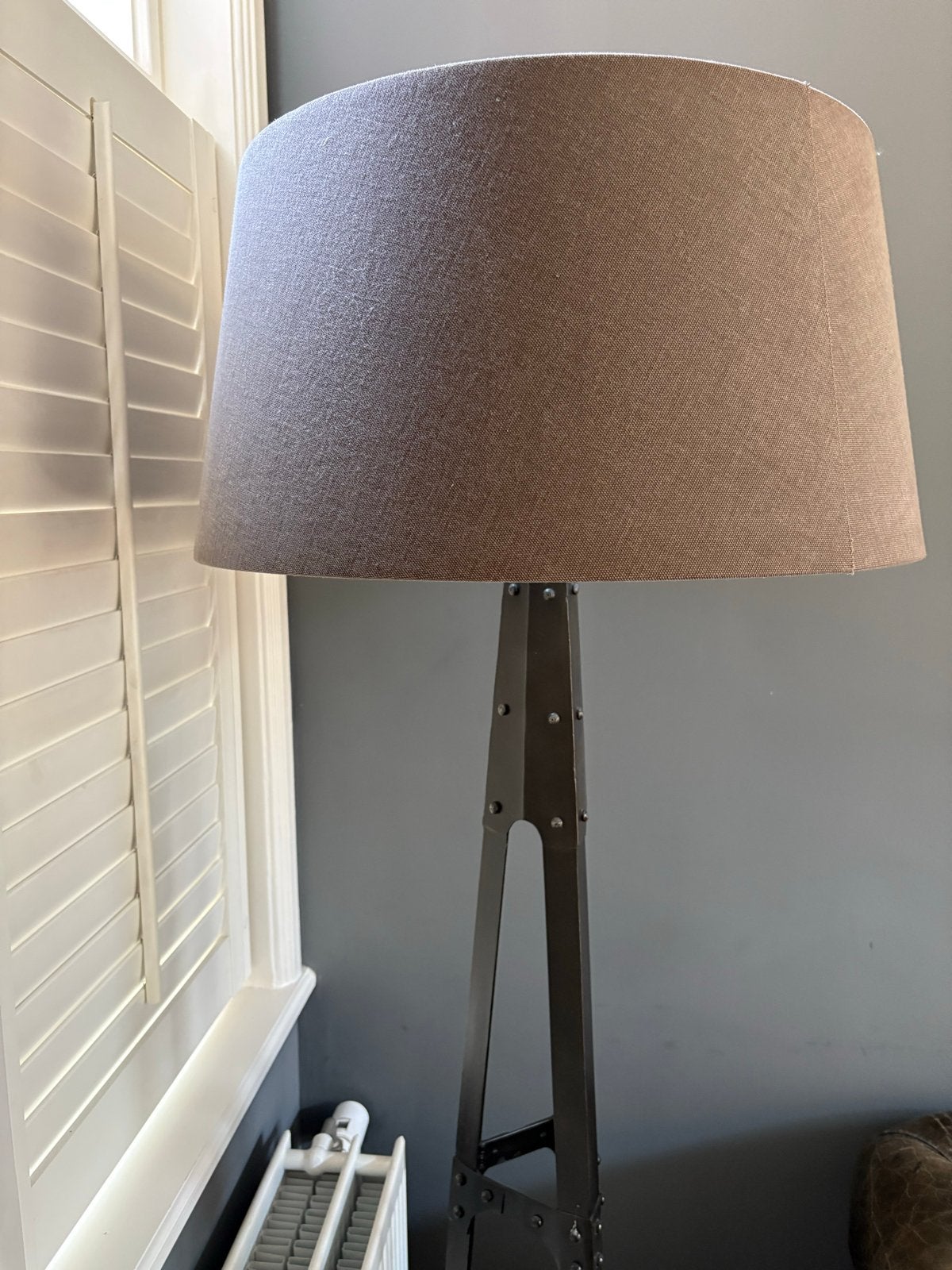 Staande industriële lamp in nieuw staat, Ophalen, E27 (groot), Zo goed als nieuw, Metaal