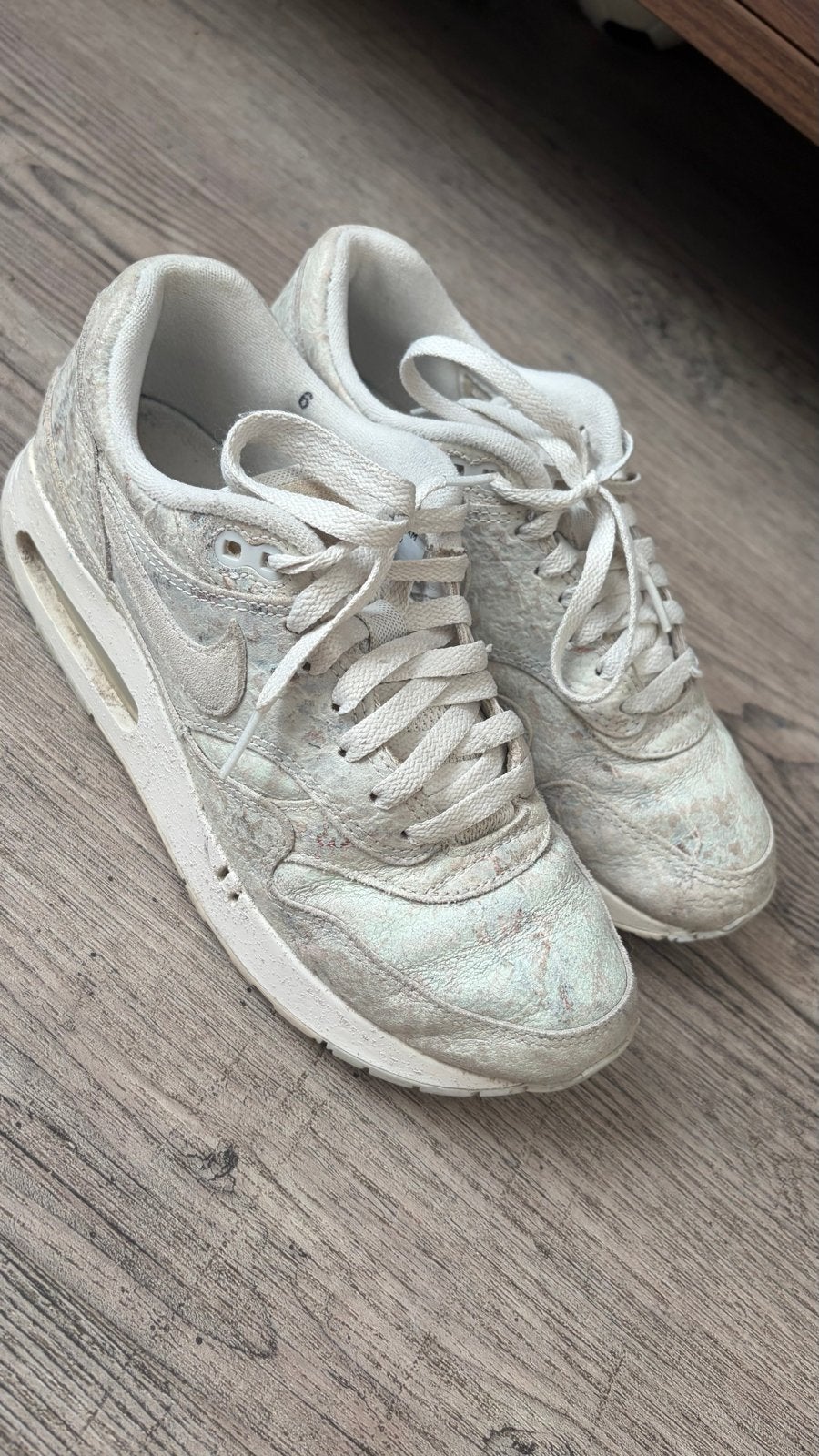 Nike Air Max 1 Museum Masterpiece 38.5, Beige, Ophalen of Verzenden, Sneakers of Gympen, Gedragen