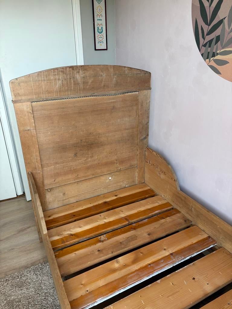 Vintage houten bedframe - 1 persoons, Antiek en Kunst, Antiek | Meubels | Bedden, Ophalen
