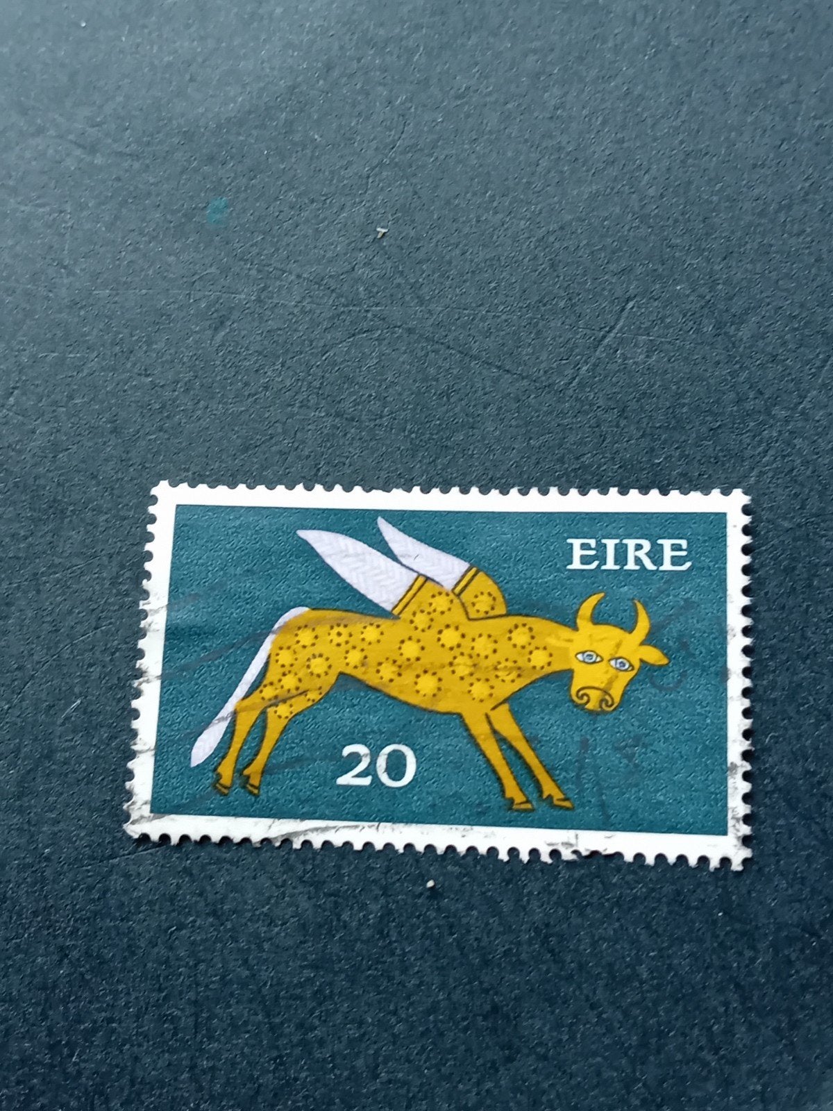 Ierse postzegel met gevleugelde stier - 20 pence, Postzegels en Munten, Ophalen of Verzenden, Ierland