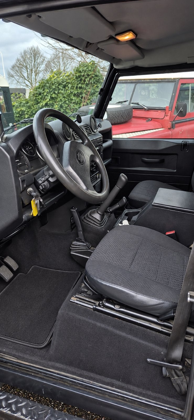 ‼️LAND ROVER DEFENDER 130 2.4 5P GRIJSKENTEKEN YOUNGTIMER, Auto's, Stof, LED verlichting, Zwart, 4 cilinders