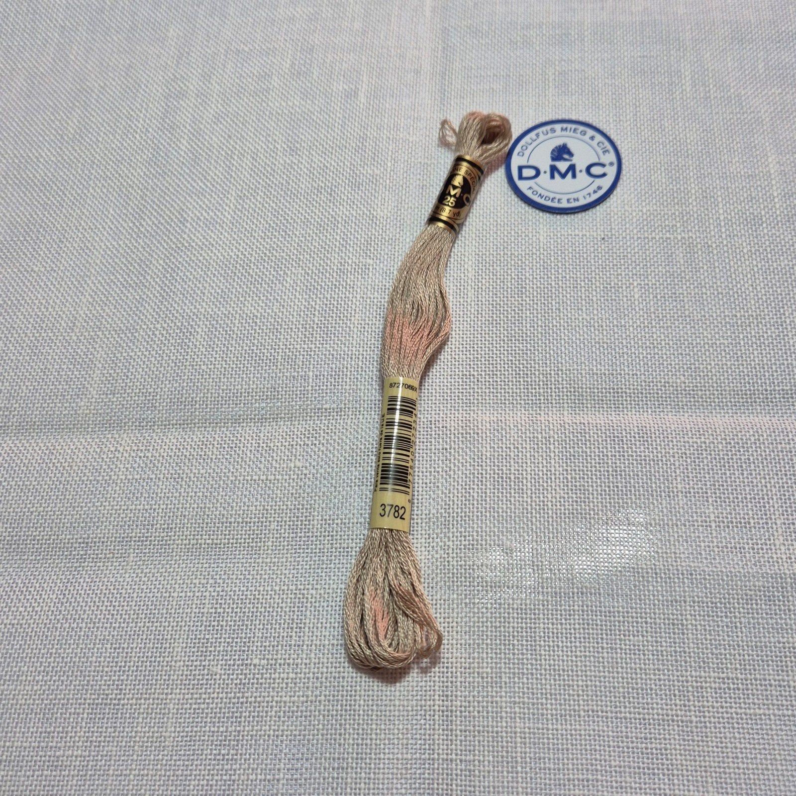 DMC mouline, beige 3782, Ophalen of Verzenden, 68314 ILLZACH Cedex FRANCE, Borduurgaren of Zijde, DMC