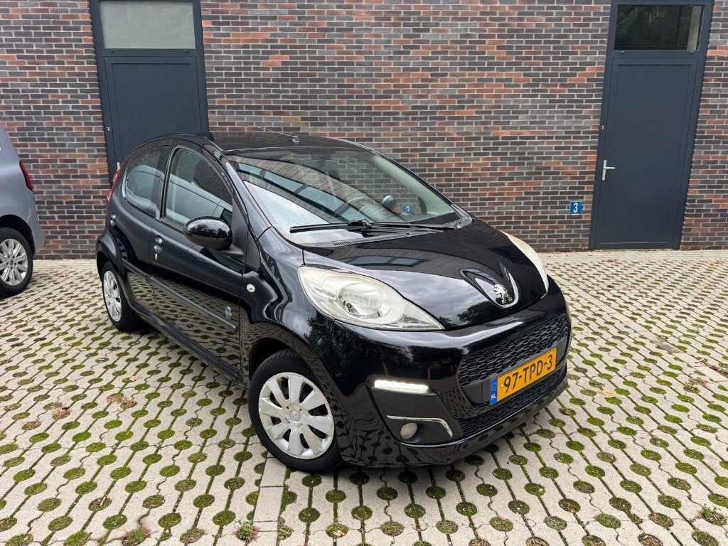 Peugeot 107 1.0 12V 5DR 2012 Zwart | Envy Edition | Lage km, Voorwielaandrijving, Euro 5, Stof, Zwart